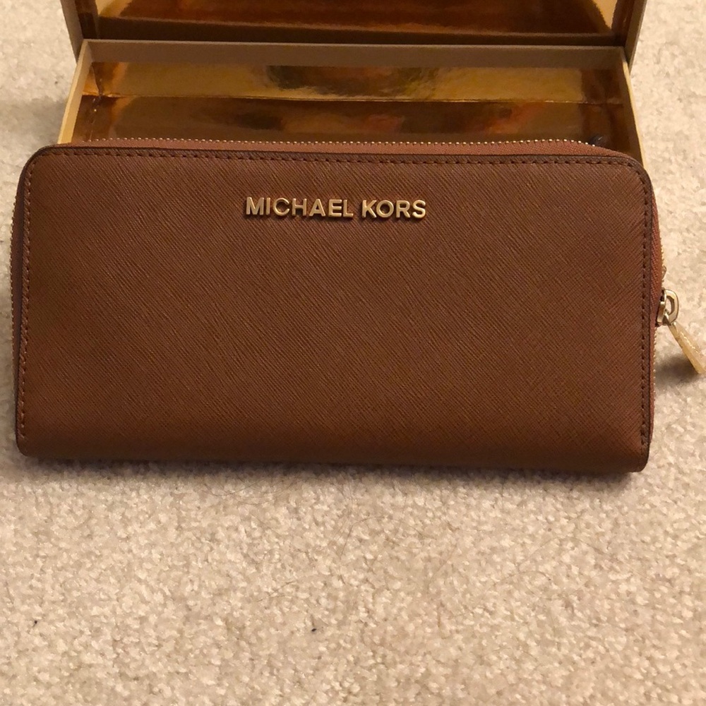 Michael Kors Jet Set Travel Wallet
